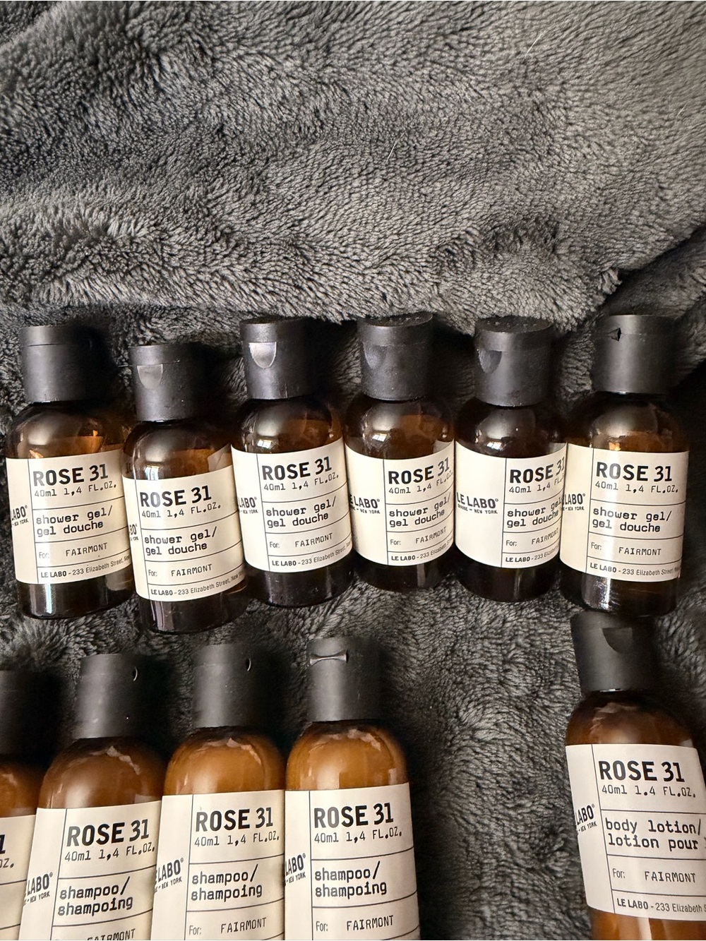 Le Labo Rose 31 Amber Travel Bottle Set with Black Caps - Picture 4 of 4